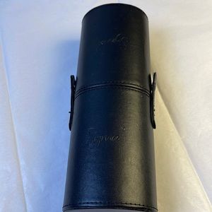 Sigma brush cup holder